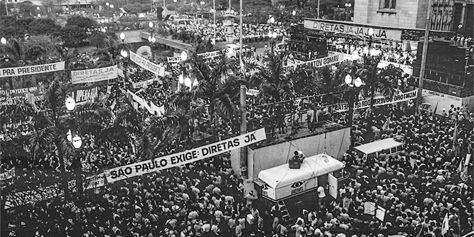 A ultima e a maior manifestação pelas Diretas Já, no Vale do Anhangabaú, em São Paulo