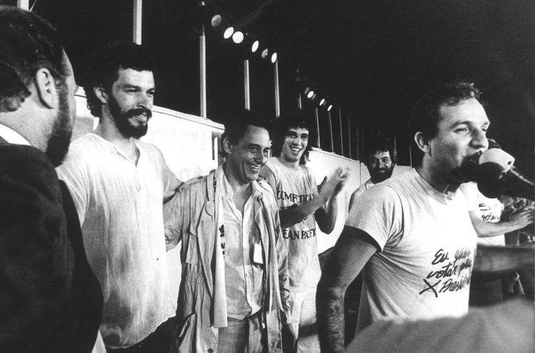 Osmar Santos, o locutor das Diretas, no comando da manifestação no Vale do Anhangabaú em São Paulo
